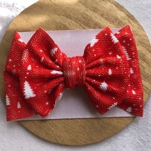 Red and white Christmas trees 🎄